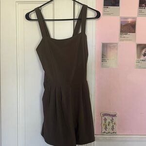 Vuori villa green romper size xs in euc.